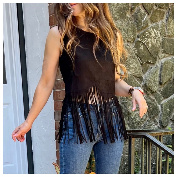 ShopEvelynne Tops - Boho Chic Faux Suede Fringe Sleeves top